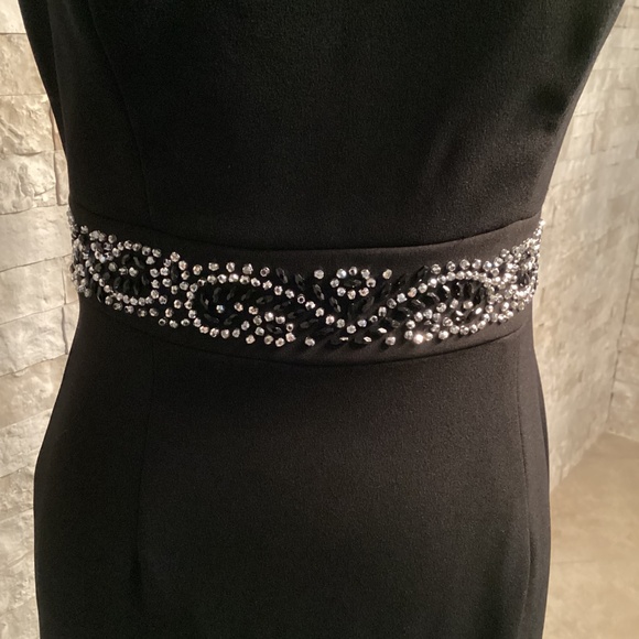 Betsey & Adam Off-The-Shoulder Mermaid Gown - Picture 5 of 13